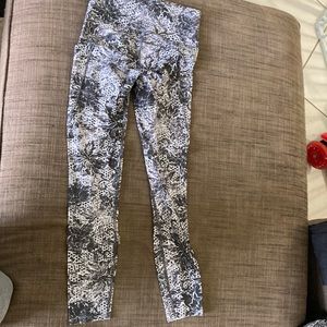 Lululemon wonder under luxstreme